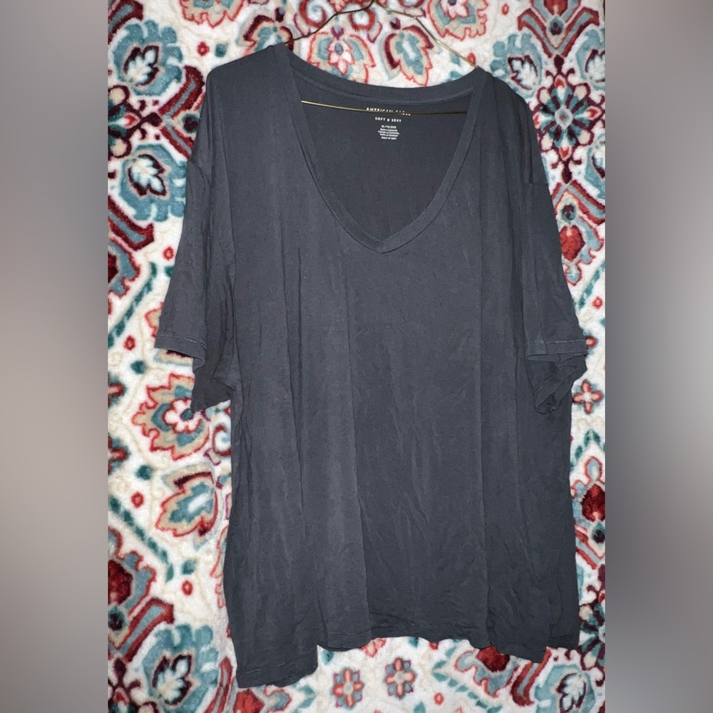 American Eagle XL V neck